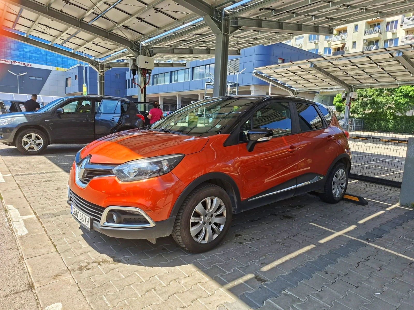 Renault Captur, снимка 2 - Автомобили и джипове - 55159231