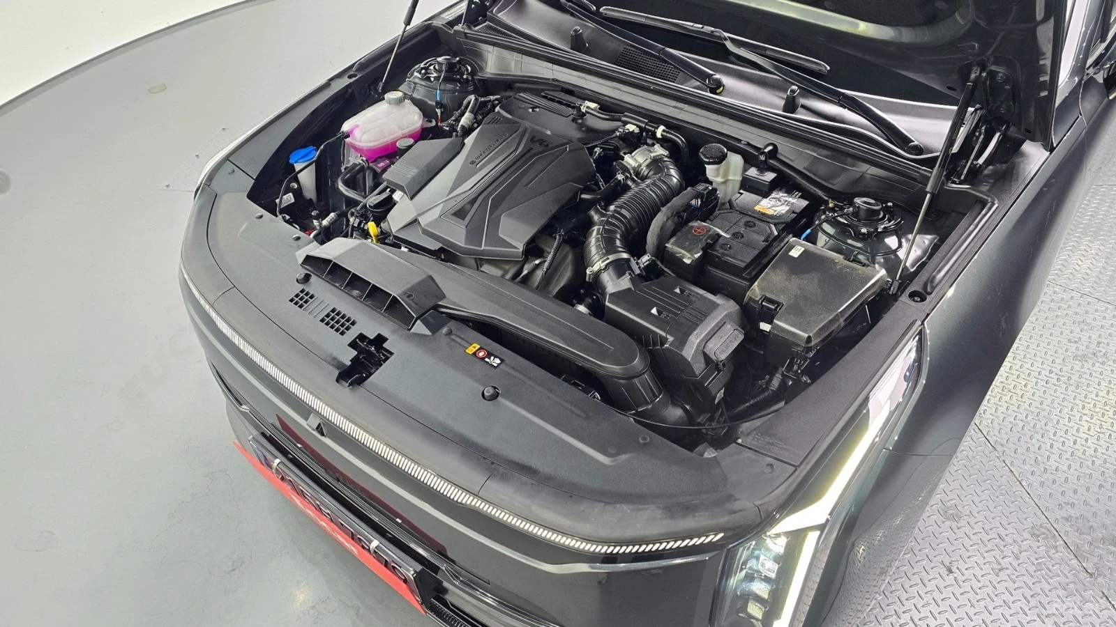 Kia K8 3.5* Signature Black* 360* HUD* ПОДГРЕВ* ОБДУХВАНЕ, снимка 5 - Автомобили и джипове - 55532555