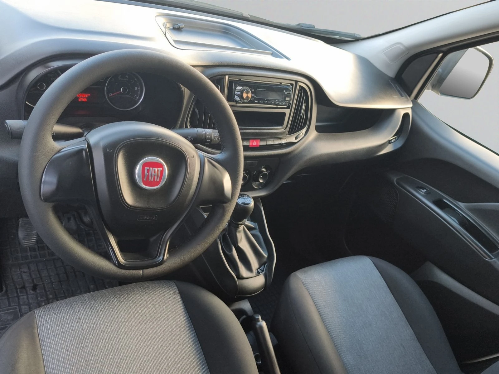Fiat Doblo 1.6D 105hp BVM6 E6//2202R15, снимка 9 - Автомобили и джипове - 56421794