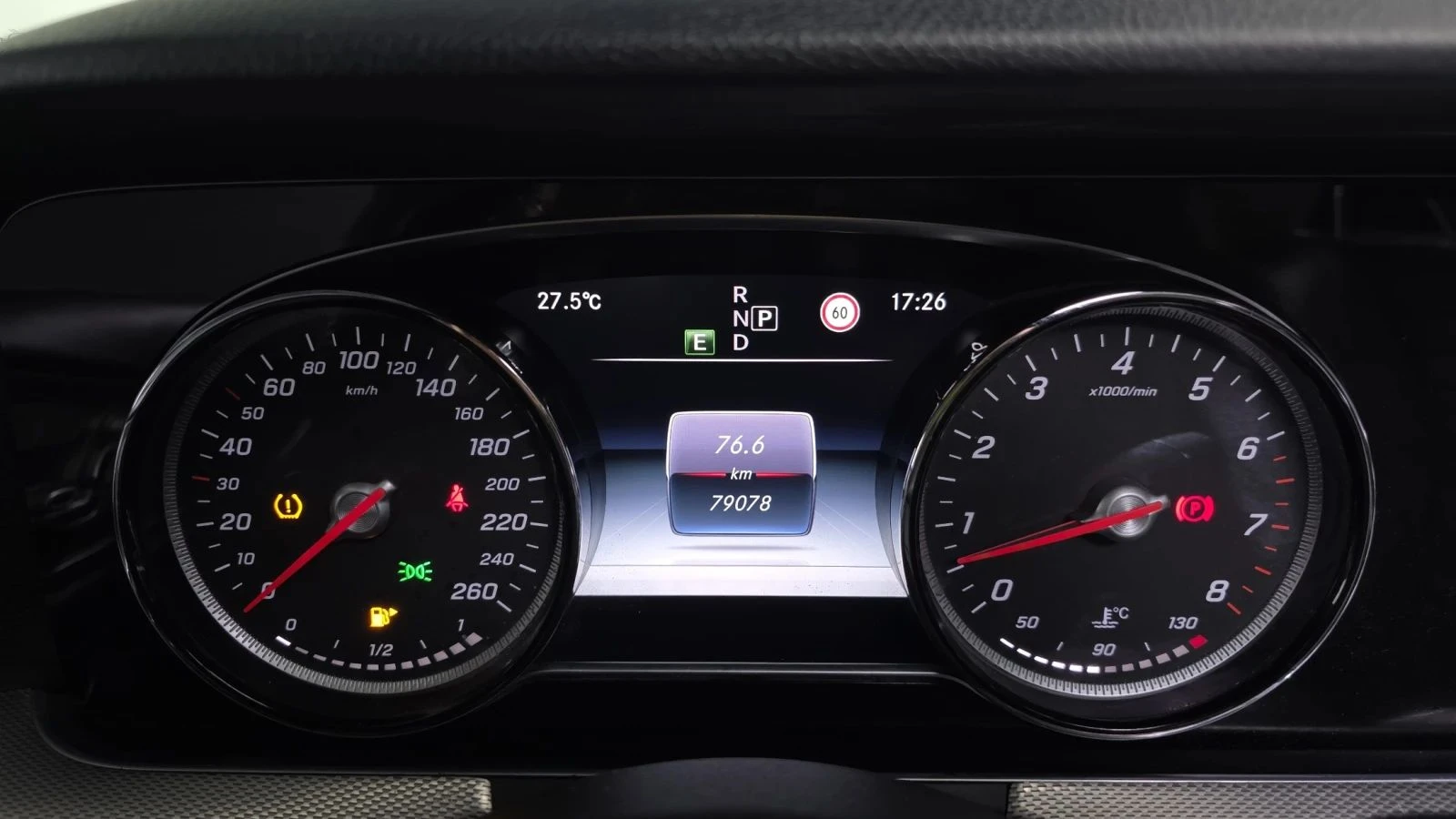 Mercedes-Benz E 200, снимка 8 - Автомобили и джипове - 56686608