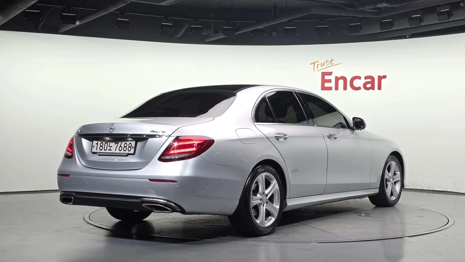 Mercedes-Benz E 200, снимка 2 - Автомобили и джипове - 56686608