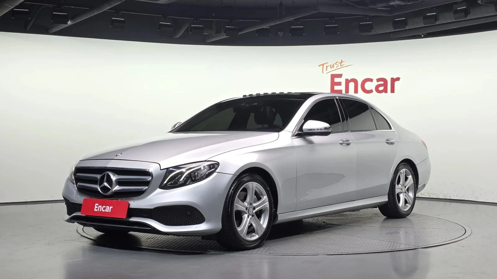 Mercedes-Benz E 200