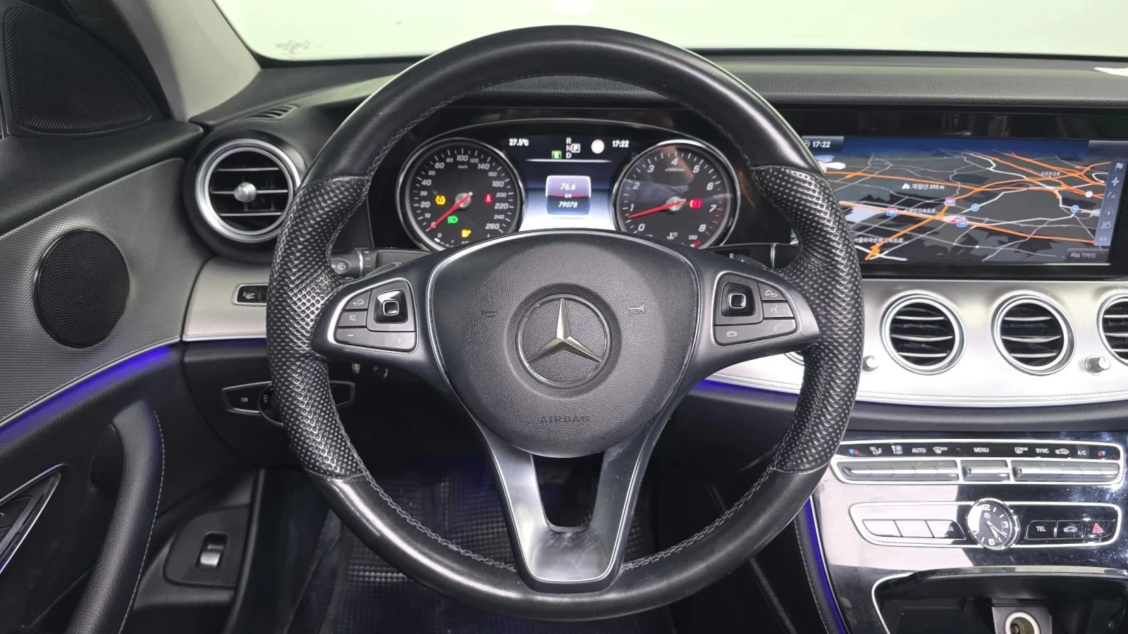 Mercedes-Benz E 200, снимка 13 - Автомобили и джипове - 56686608