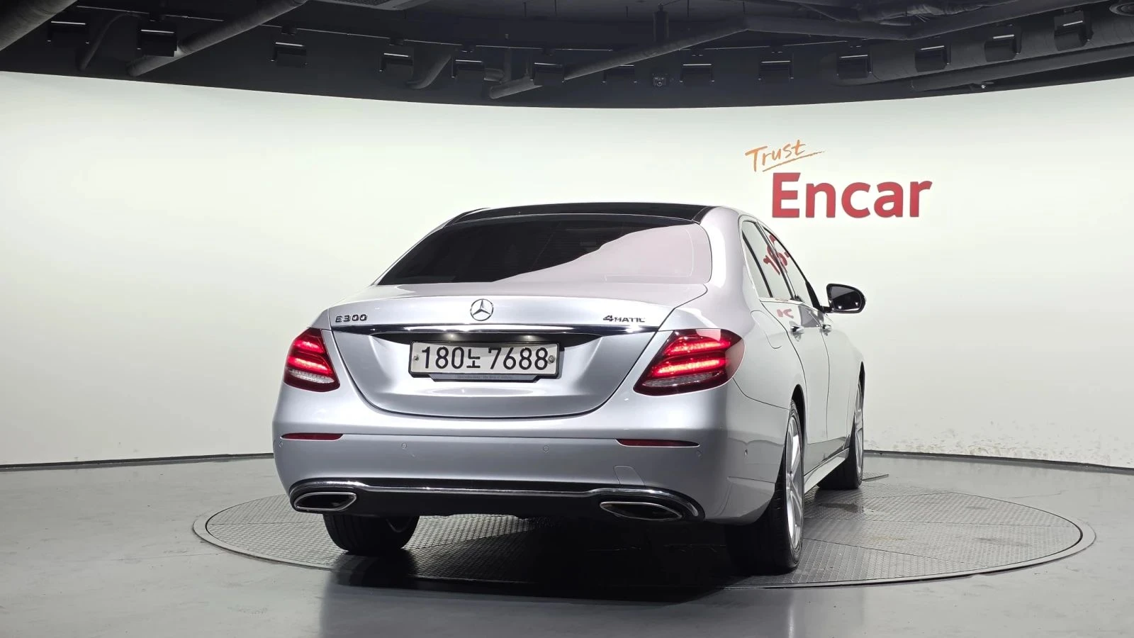 Mercedes-Benz E 200, снимка 4 - Автомобили и джипове - 56686608