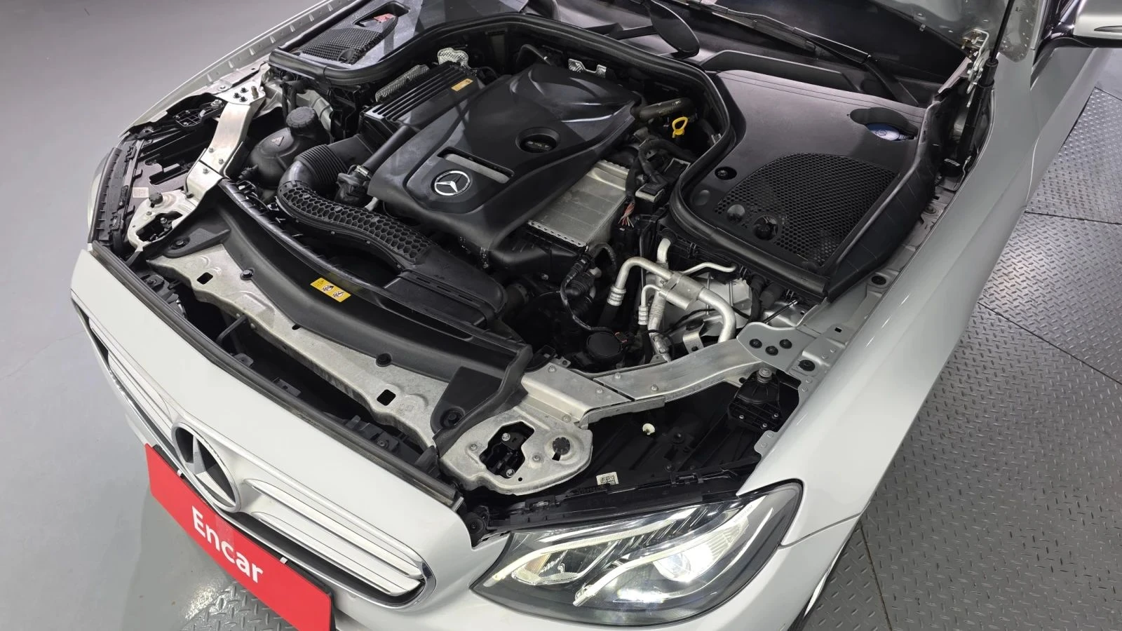 Mercedes-Benz E 200, снимка 6 - Автомобили и джипове - 56686608