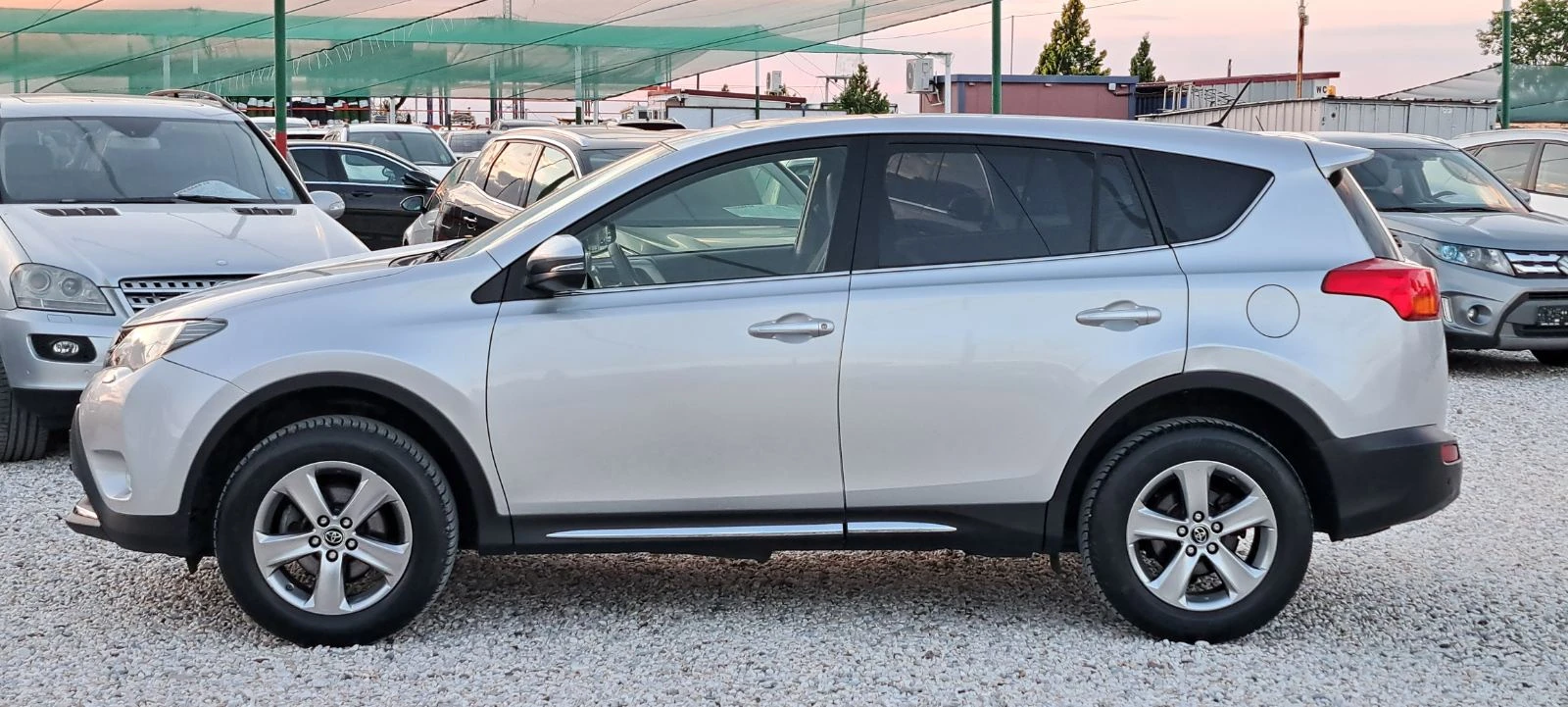 Toyota Rav4 2.0 i 4x4 Авт. Кожа, Нави, Подгрев, LED, снимка 4 - Автомобили и джипове - 54455524