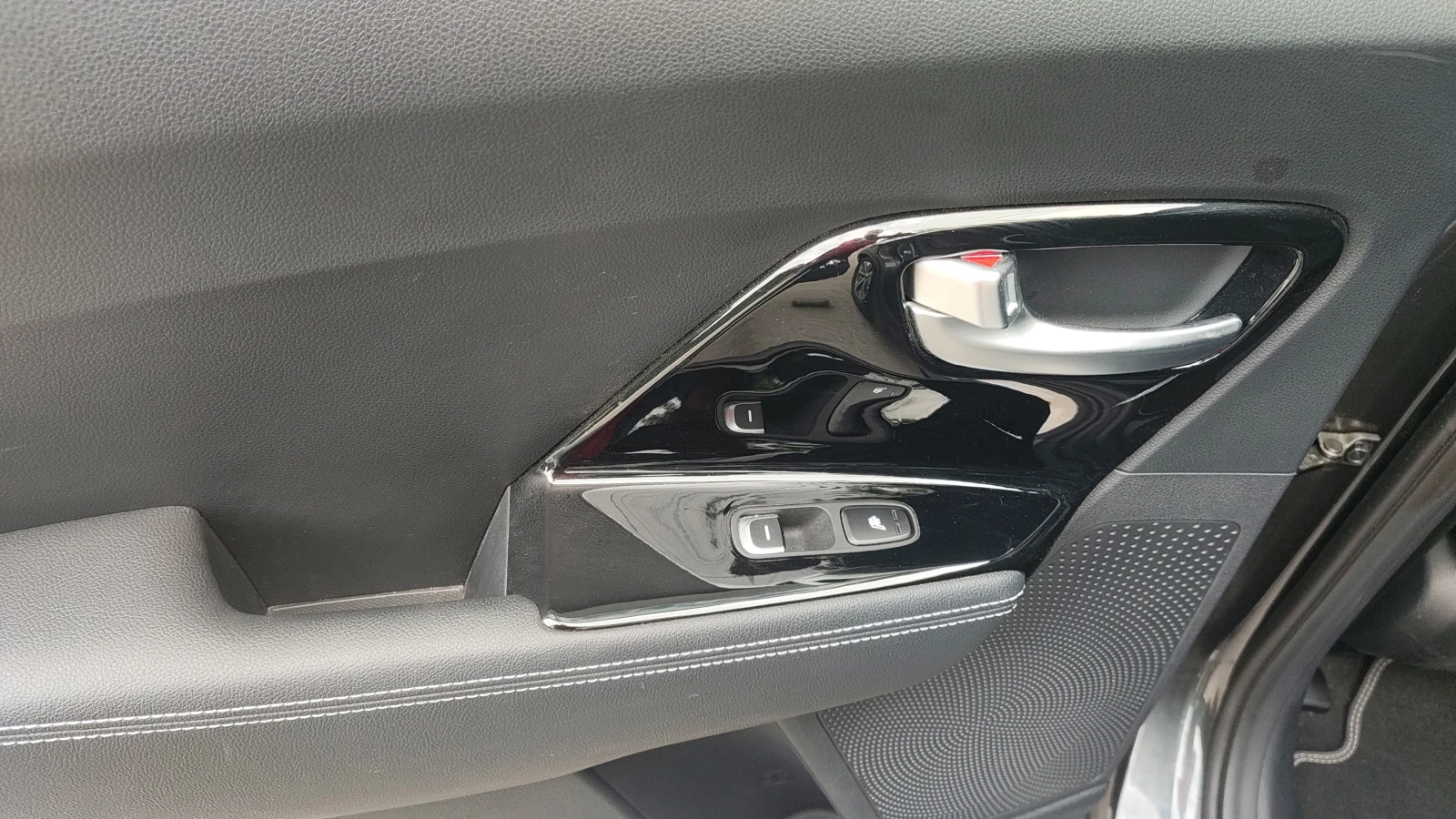Kia Niro 65KWh* SOH 100%* EXECUTIVE LINE* LED* , снимка 14 - Автомобили и джипове - 56245812