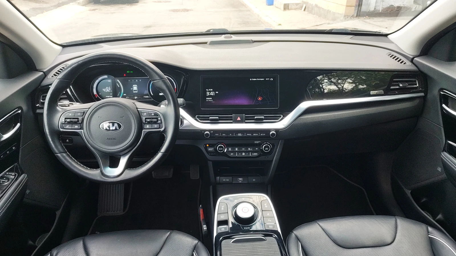 Kia Niro 65KWh* SOH 100%* EXECUTIVE LINE* LED* , снимка 6 - Автомобили и джипове - 56245812