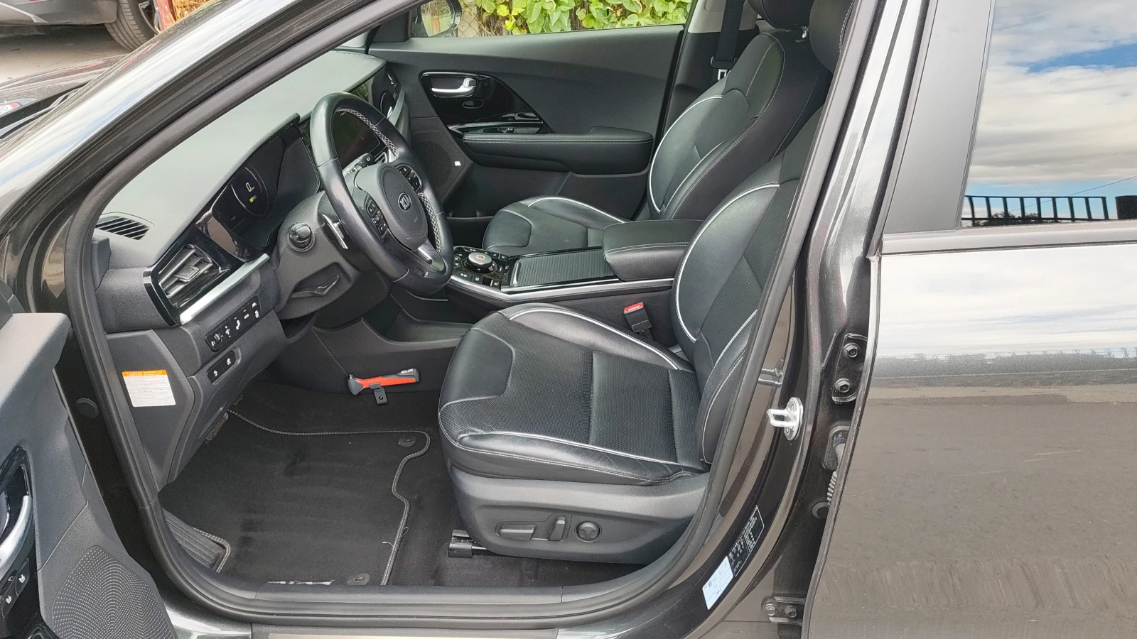 Kia Niro 65KWh* SOH 100%* EXECUTIVE LINE* LED* , снимка 5 - Автомобили и джипове - 56245812