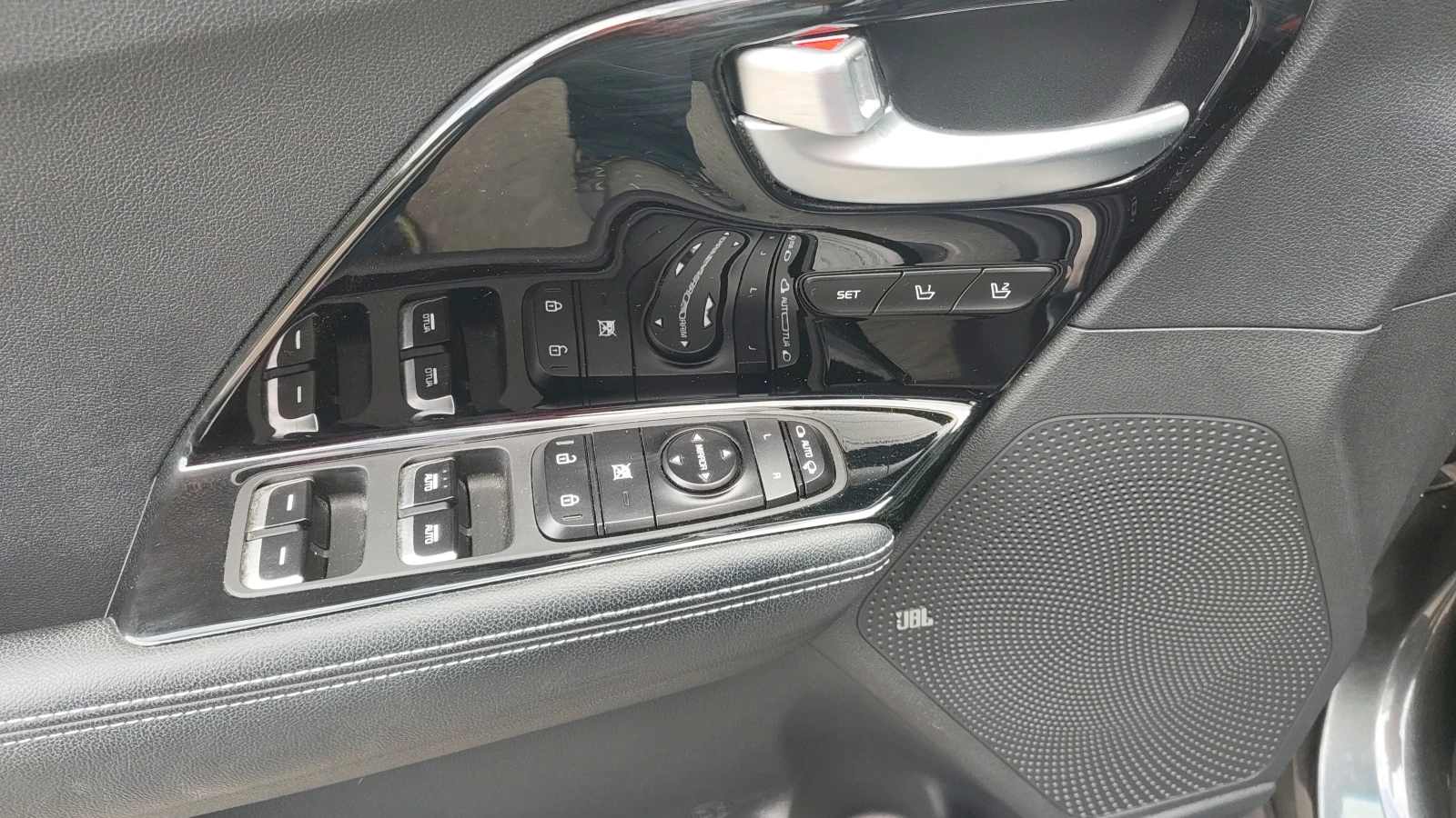 Kia Niro 65KWh* SOH 100%* EXECUTIVE LINE* LED* , снимка 12 - Автомобили и джипове - 56245812