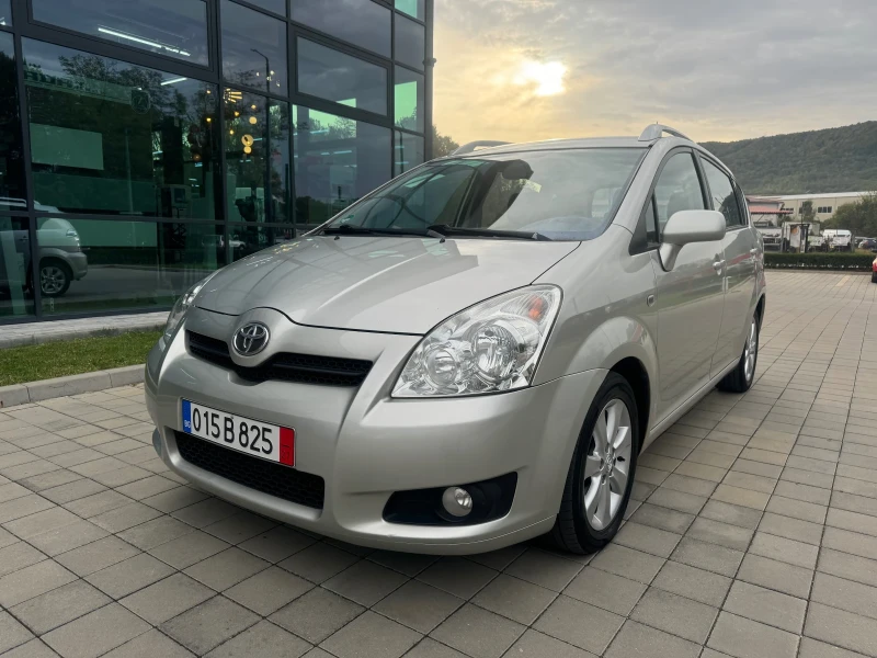 Toyota Corolla verso 2.2-D4D-136kc* Navi* Tempomat* Exclusive* Климатро, снимка 3 - Автомобили и джипове - 47563127