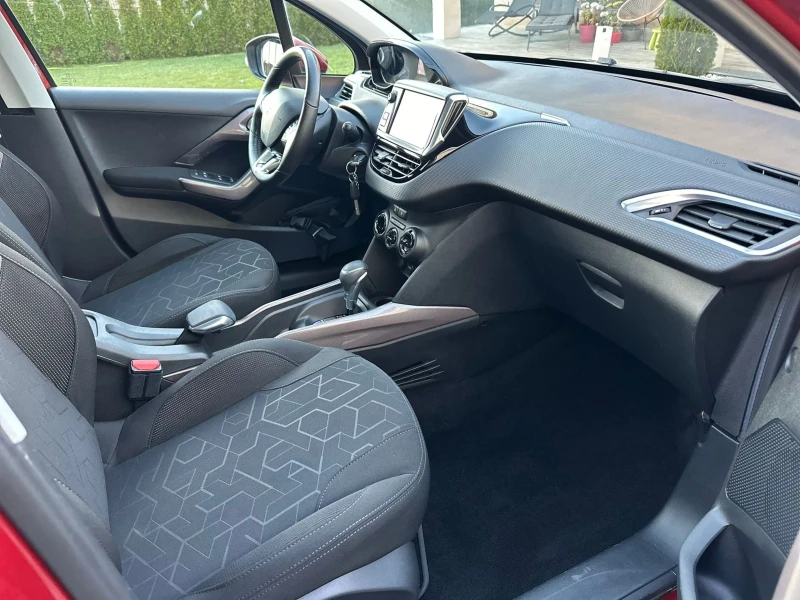 Peugeot 2008 1.2, снимка 8 - Автомобили и джипове - 48135919