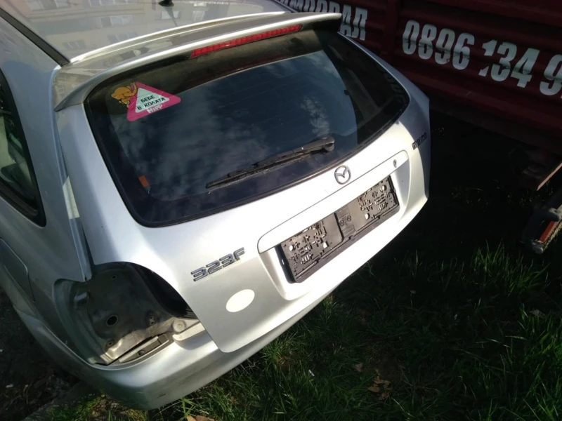 Mazda 323 F, снимка 2 - Автомобили и джипове - 52924295