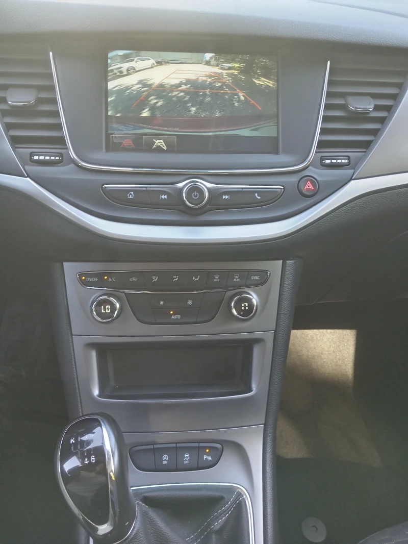 Opel Astra 1.5D SW, снимка 10 - Автомобили и джипове - 51882390