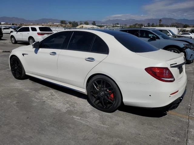 Mercedes-Benz E 63 AMG S* V8 Biturbo* AMG Performance Exhaust* PANO* Soft, снимка 2 - Автомобили и джипове - 52738391