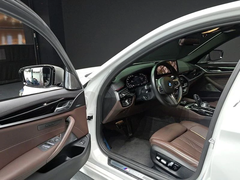 BMW 550 M550I xDrive, снимка 6 - Автомобили и джипове - 55505443
