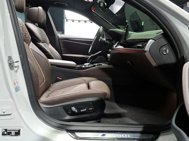 BMW 550 M550I xDrive, снимка 7 - Автомобили и джипове - 55505443