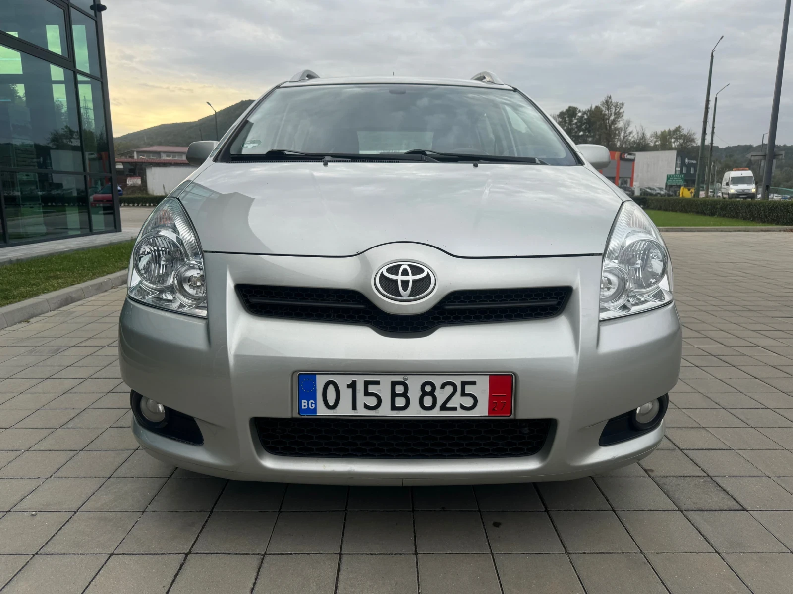 Toyota Corolla verso 2.2-D4D-136kc* Navi* Tempomat* Exclusive* Климатро - изображение 2