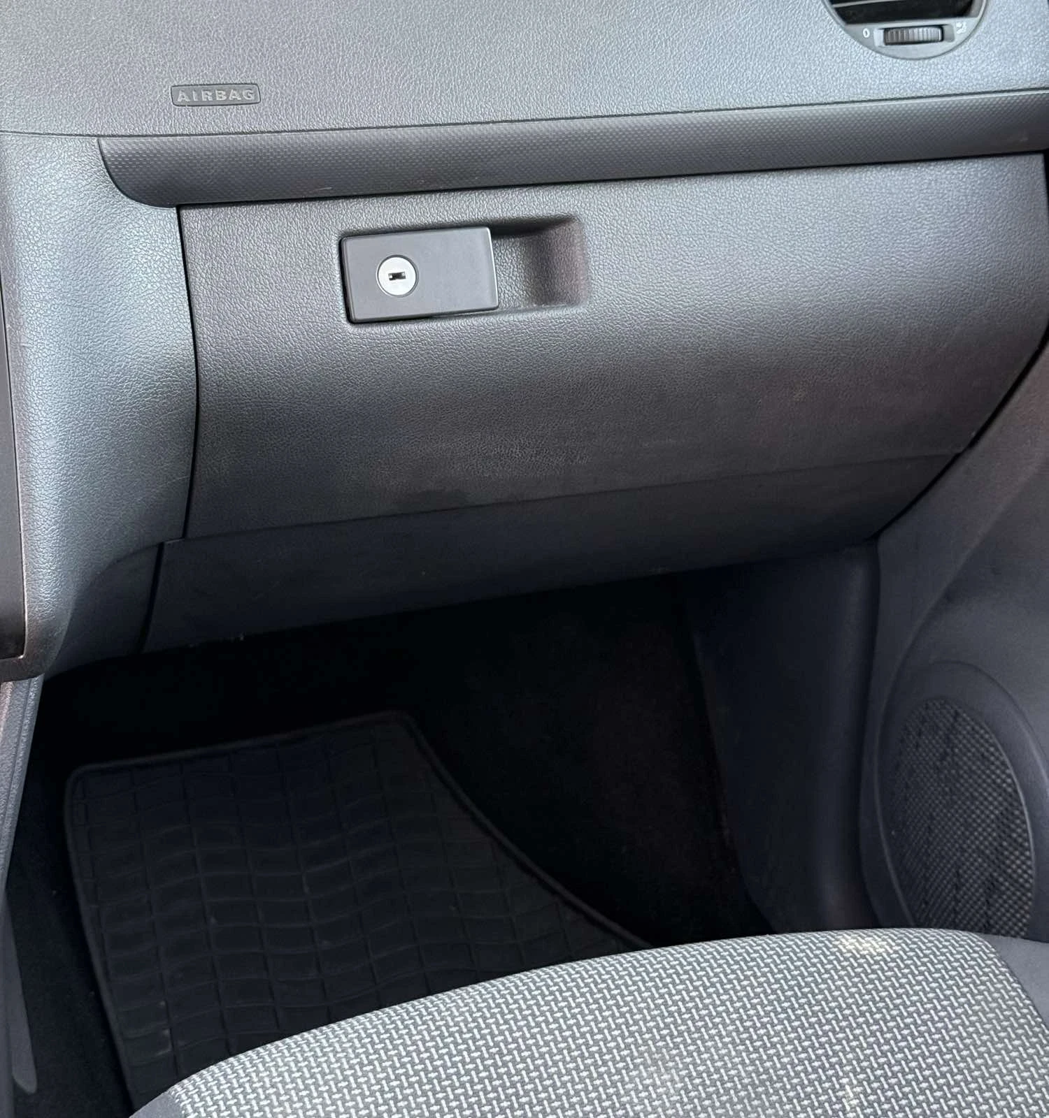 VW Caddy 1.6tdi Maxi - изображение 7