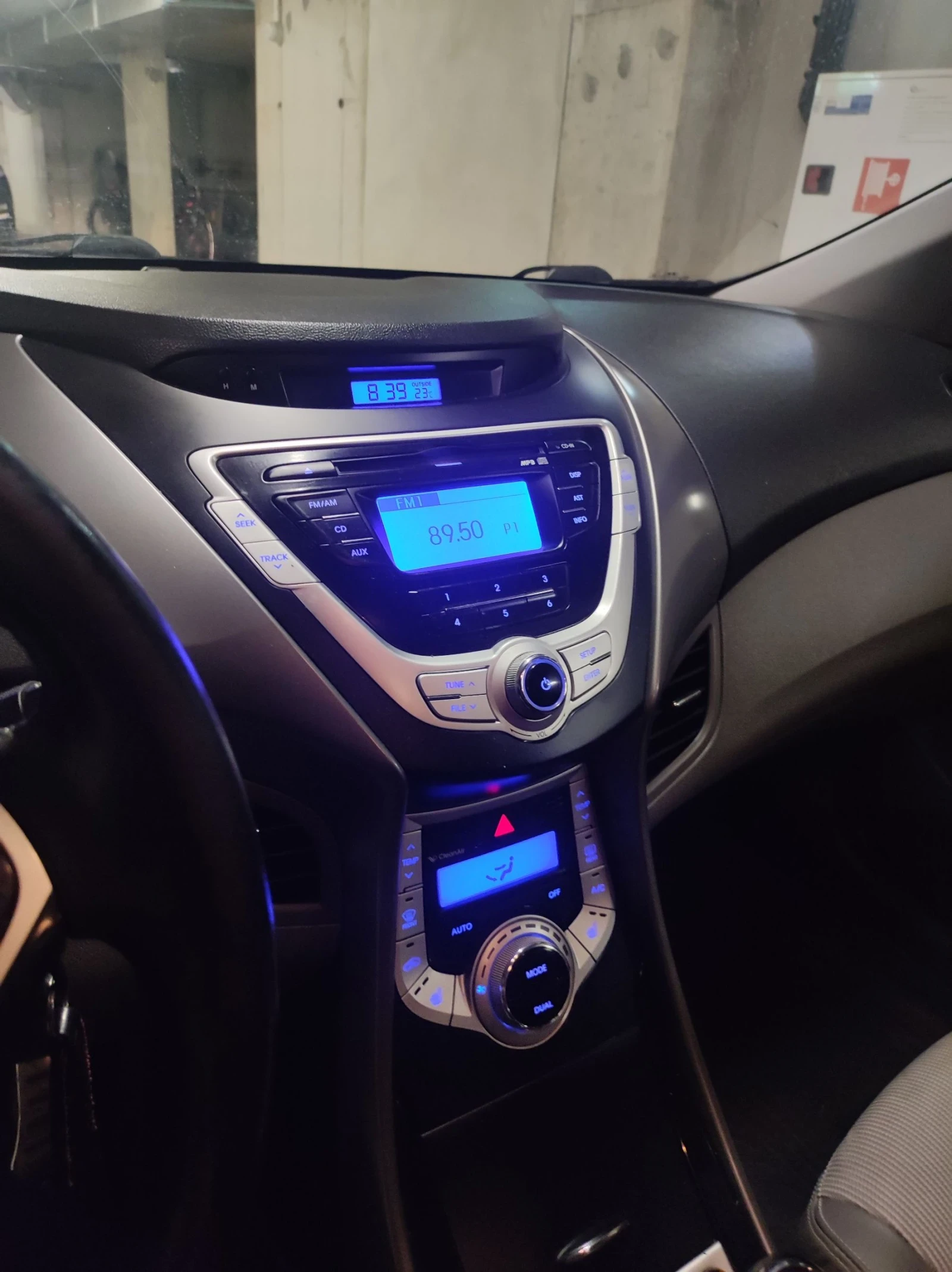 Hyundai Elantra 1, 6 I/LUXURY - изображение 9