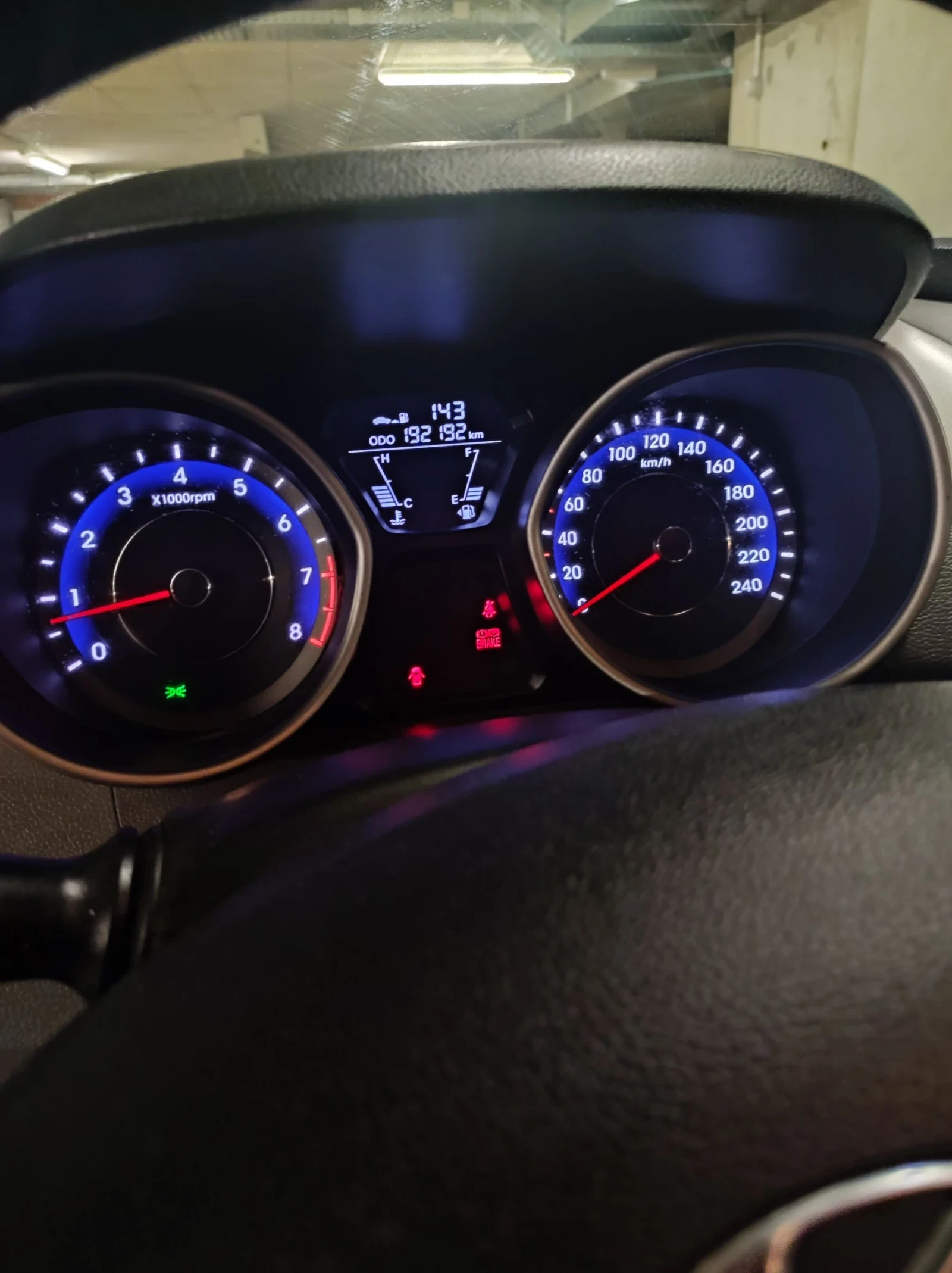 Hyundai Elantra 1, 6 I/LUXURY - изображение 8