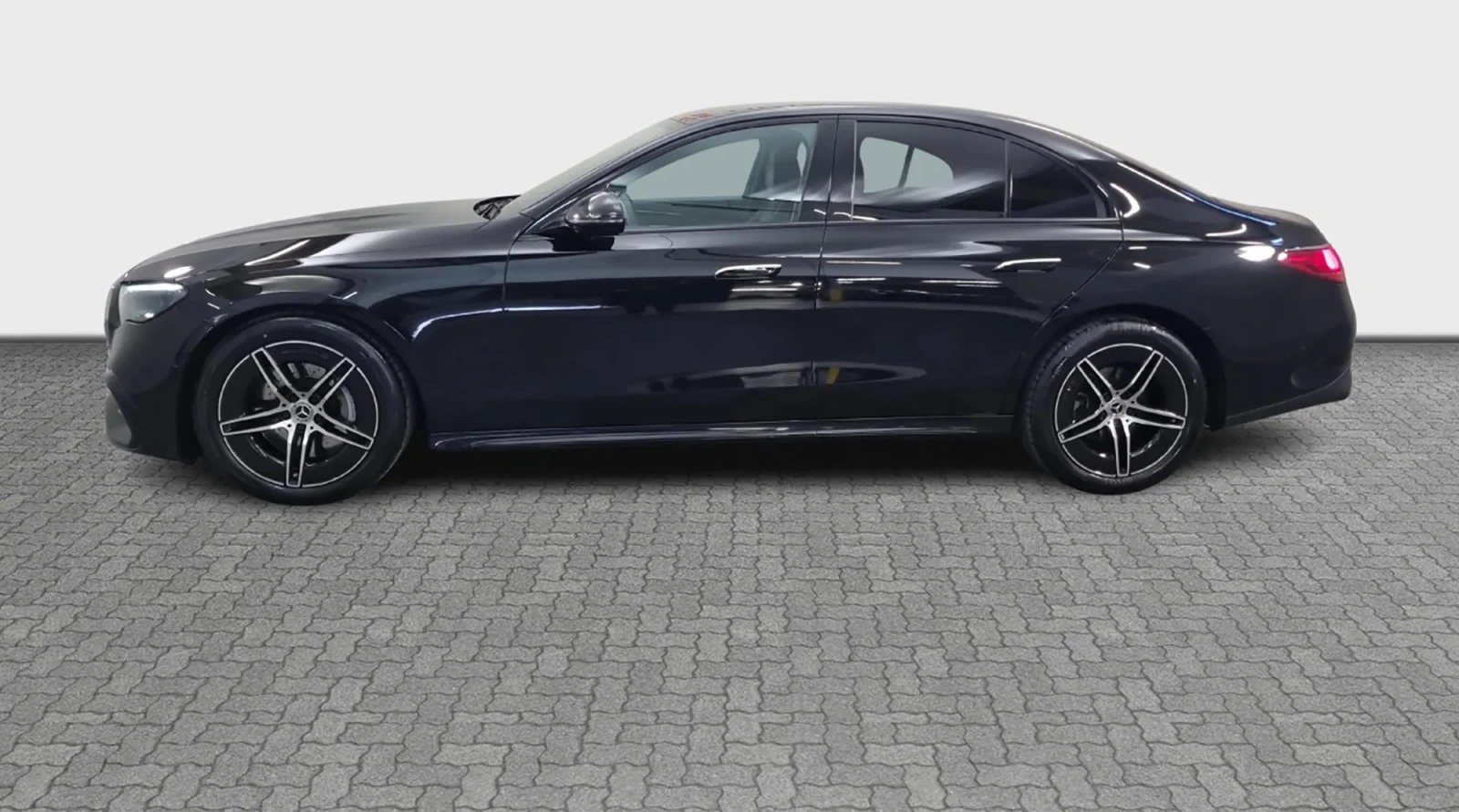 Mercedes-Benz E 220 d AMG Line - изображение 3