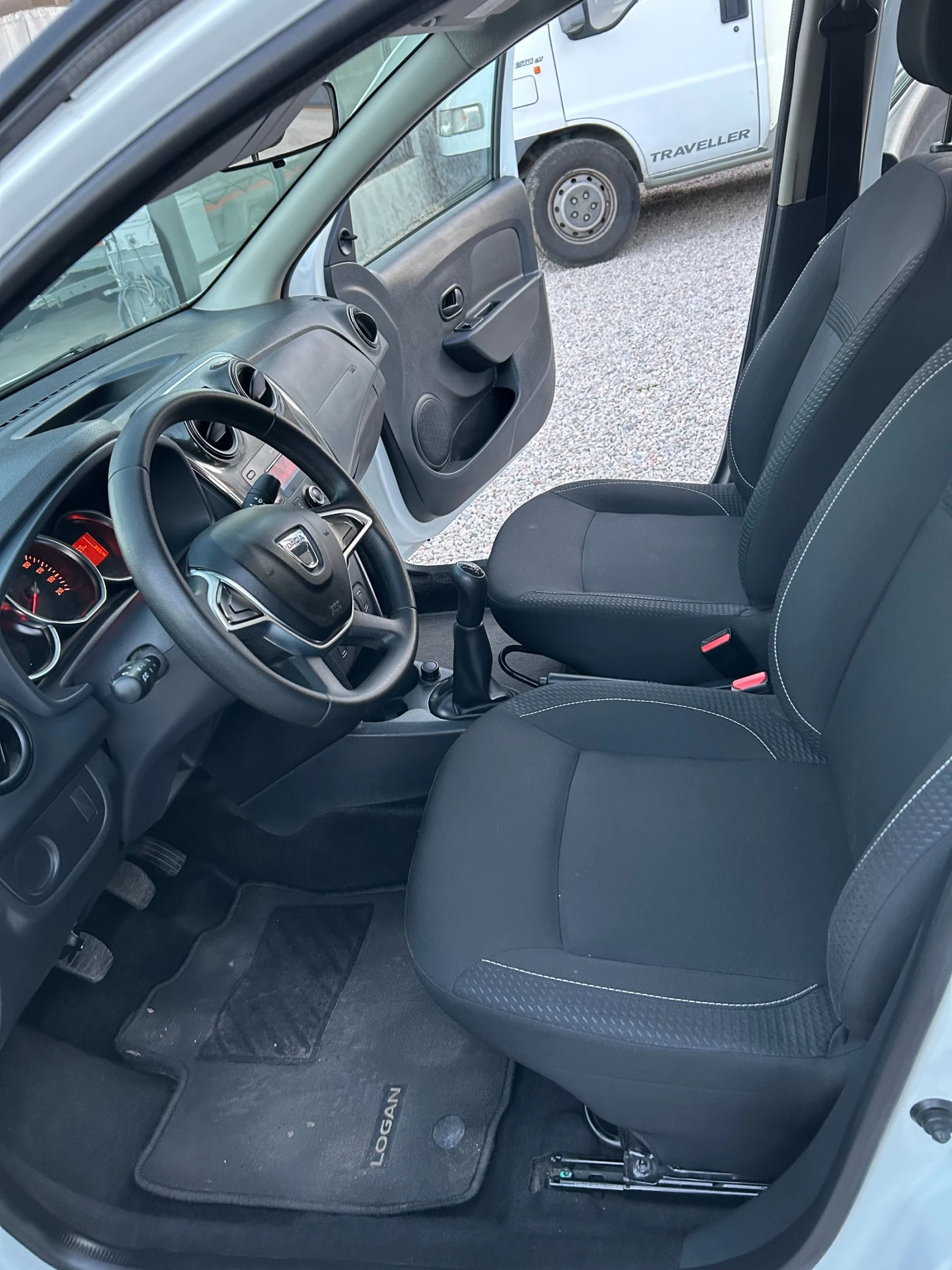 Dacia Logan 1.0 BENZIN 6 C, снимка 11 - Автомобили и джипове - 54288652