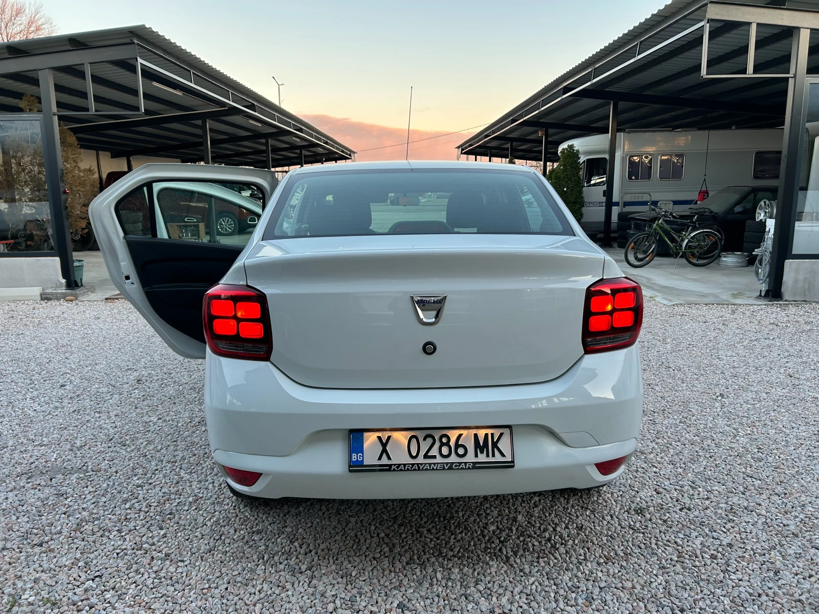 Dacia Logan 1.0 BENZIN 6 C, снимка 8 - Автомобили и джипове - 54288652