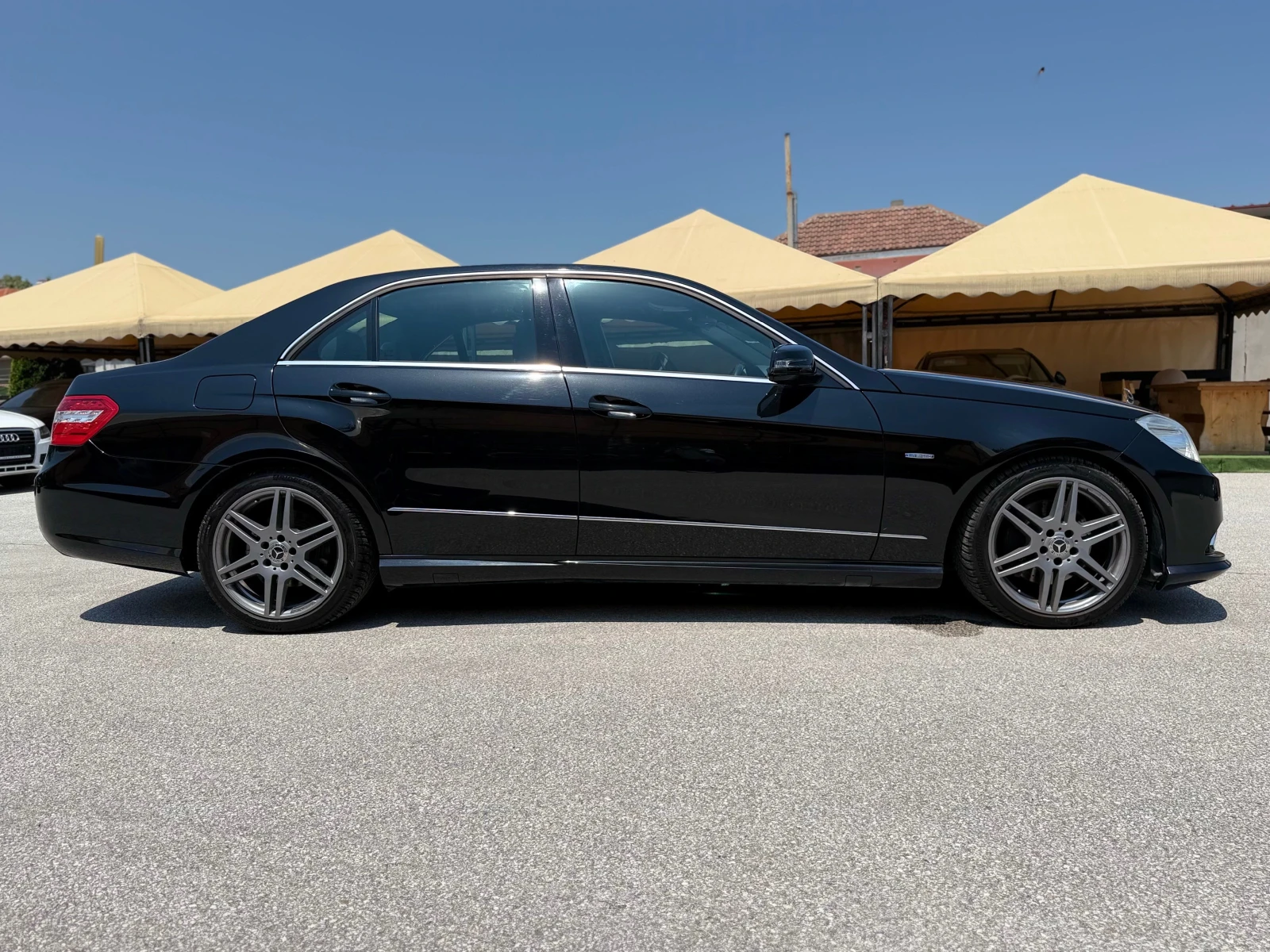 Mercedes-Benz E 250 d 4MATIC AMG LINE 100%РЕАЛНИ КИЛОМЕТРИ - ДОКАЗУЕМИ, снимка 4 - Автомобили и джипове - 54789930