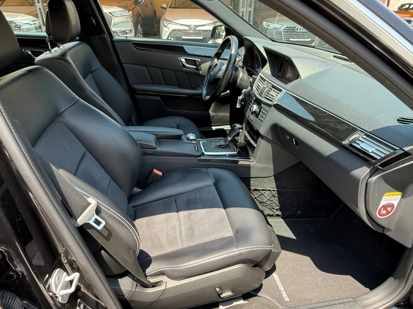 Mercedes-Benz E 250 d 4MATIC AMG LINE 100%РЕАЛНИ КИЛОМЕТРИ - ДОКАЗУЕМИ, снимка 14 - Автомобили и джипове - 54789930