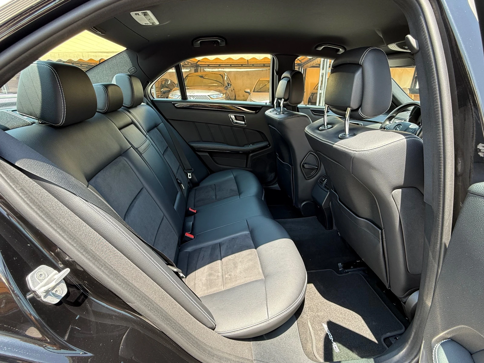 Mercedes-Benz E 250 d 4MATIC AMG LINE 100%РЕАЛНИ КИЛОМЕТРИ - ДОКАЗУЕМИ, снимка 15 - Автомобили и джипове - 54789930