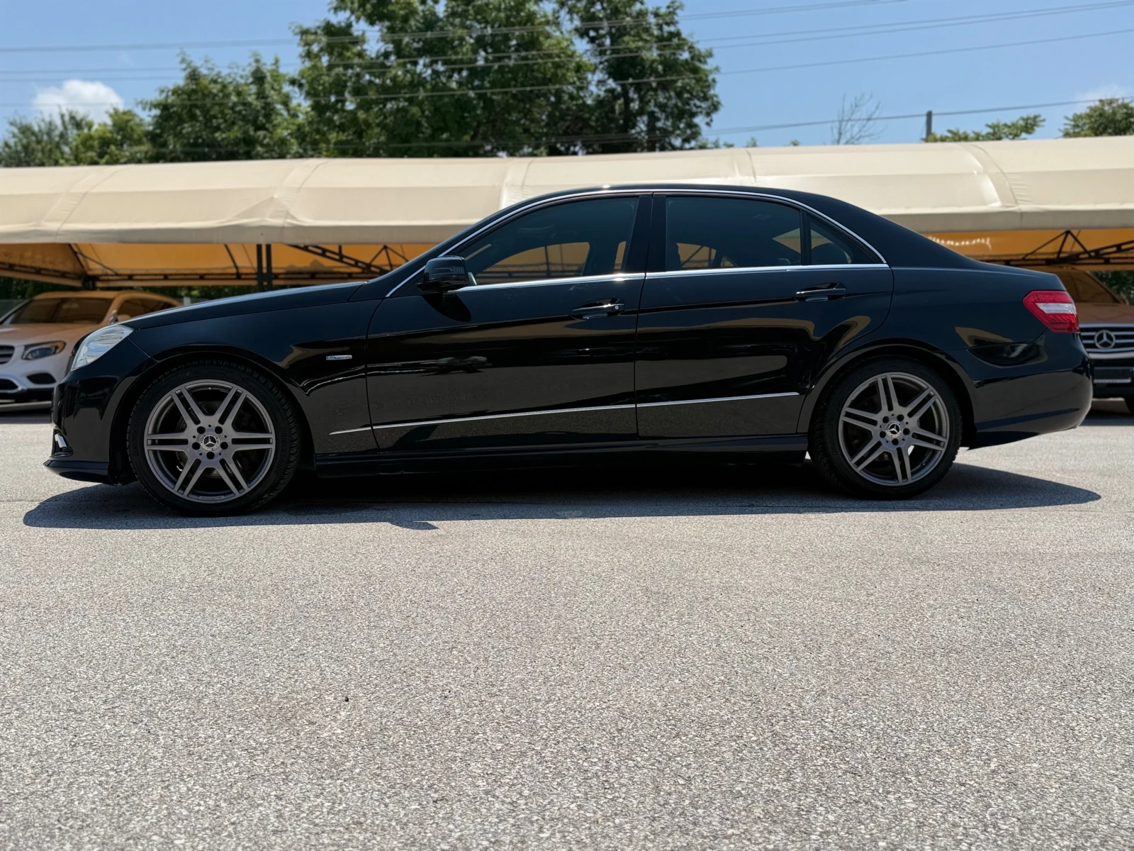 Mercedes-Benz E 250 d 4MATIC AMG LINE 100%РЕАЛНИ КИЛОМЕТРИ - ДОКАЗУЕМИ, снимка 6 - Автомобили и джипове - 54789930