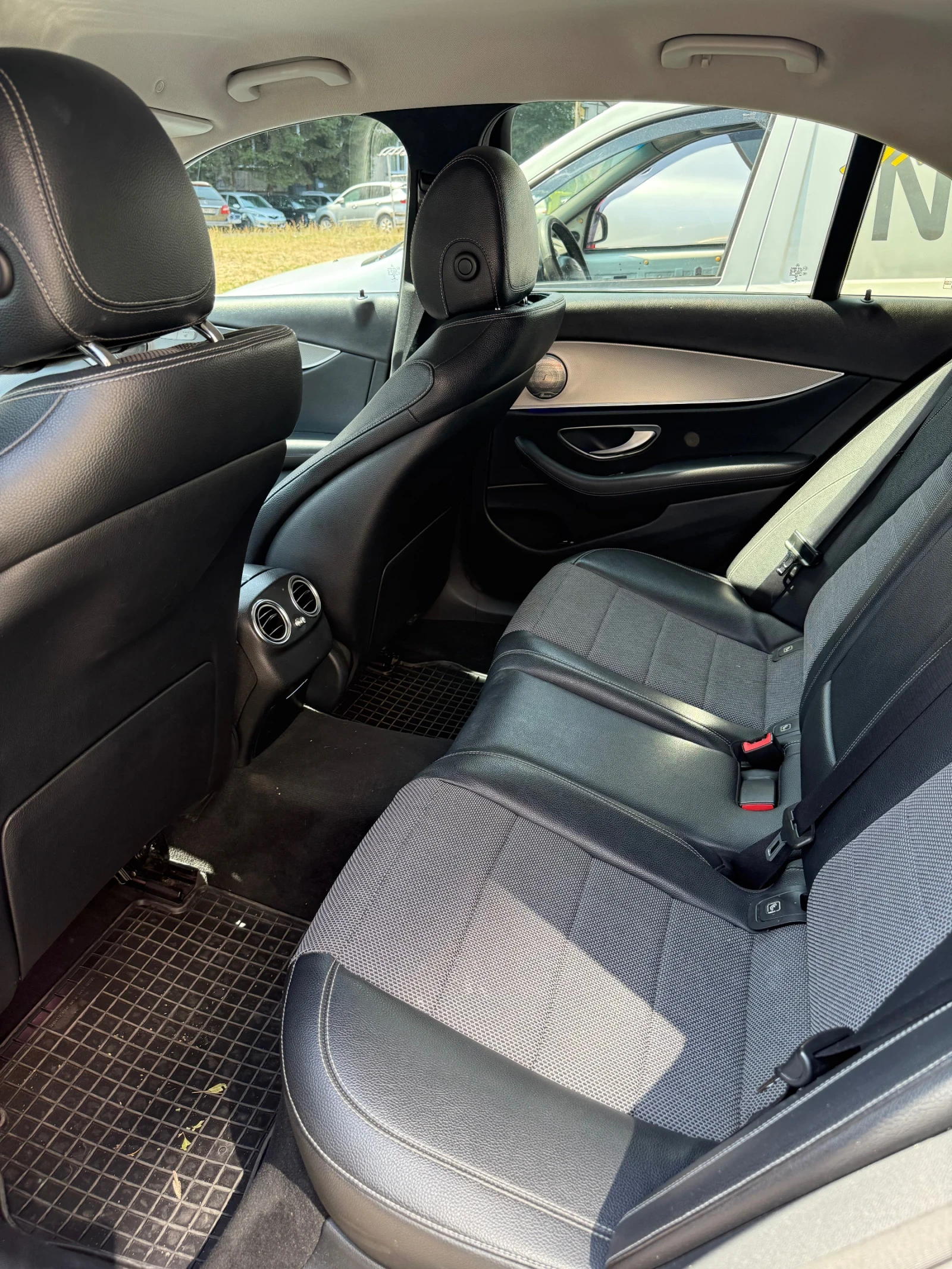Mercedes-Benz E 220, снимка 10 - Автомобили и джипове - 55898834