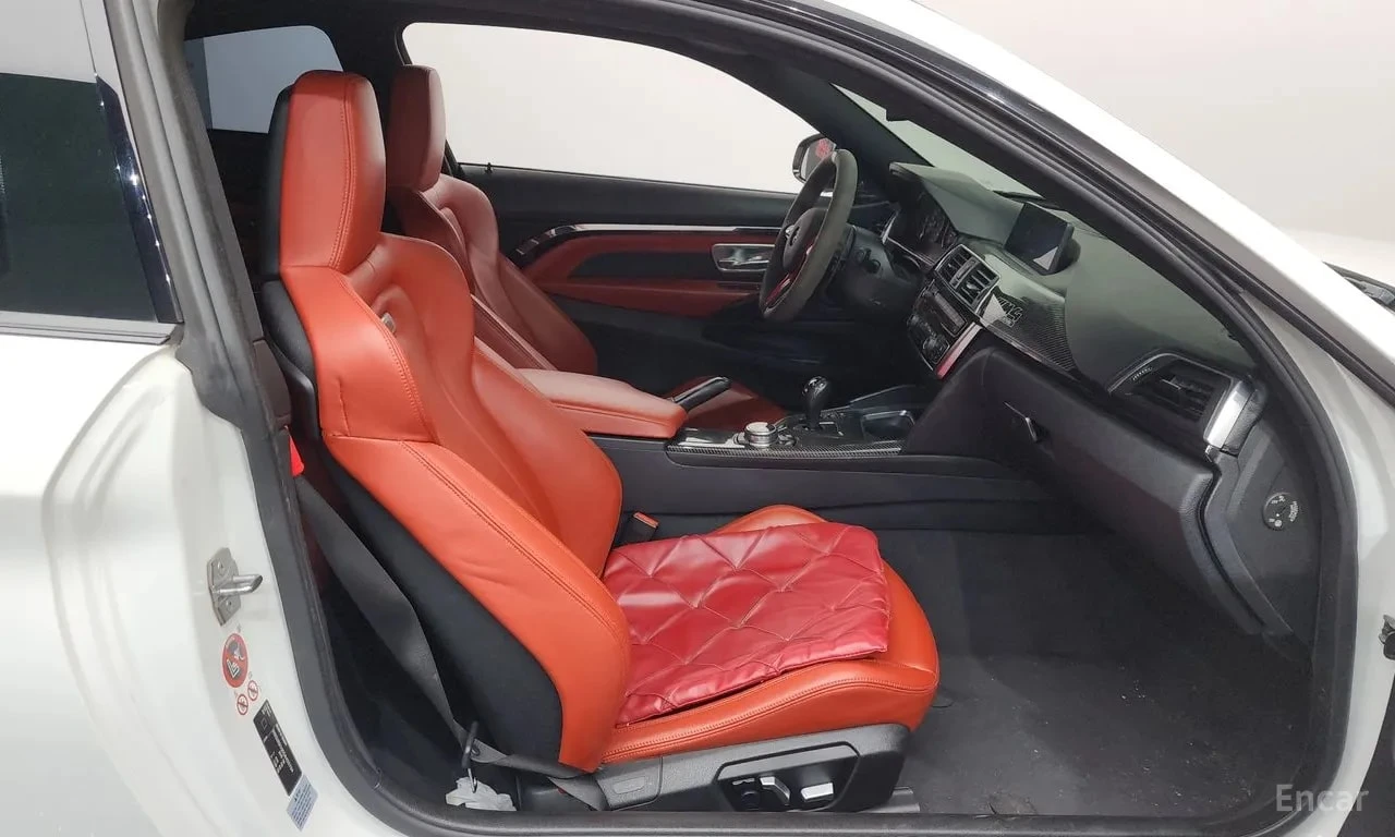 BMW M4 Coupe* ПОДГРЕВ* 360* ХЕДЪП* АВТОКРЕДИТ* , снимка 11 - Автомобили и джипове - 56103793