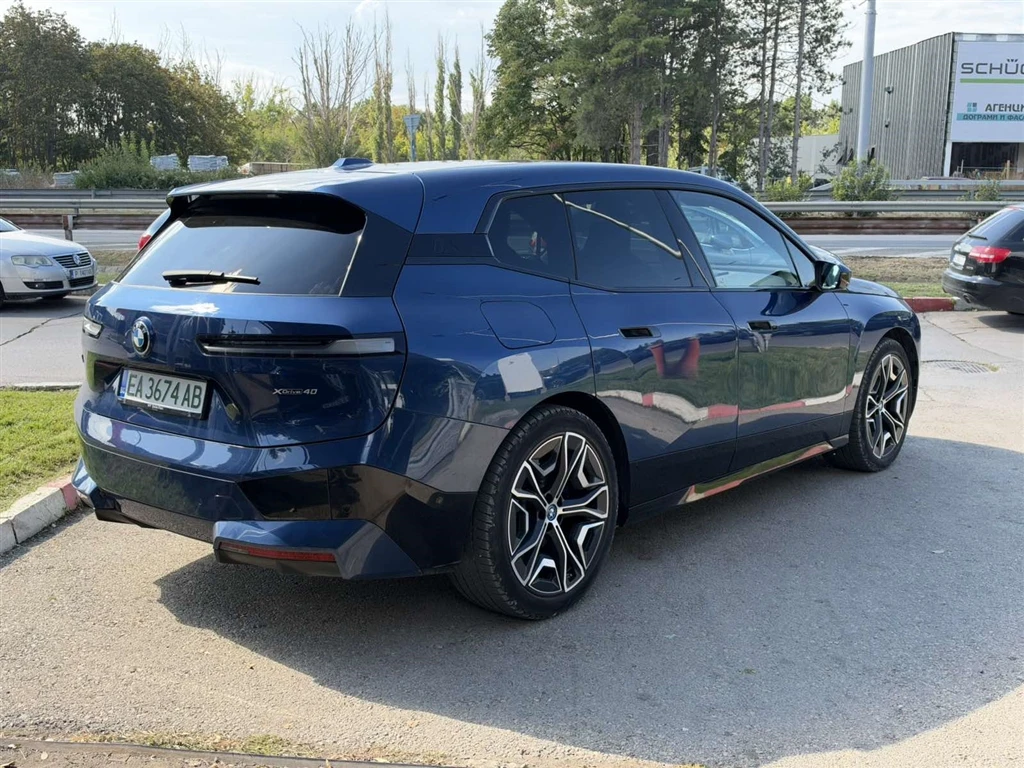 BMW iX xDrive40, снимка 2 - Автомобили и джипове - 56358093