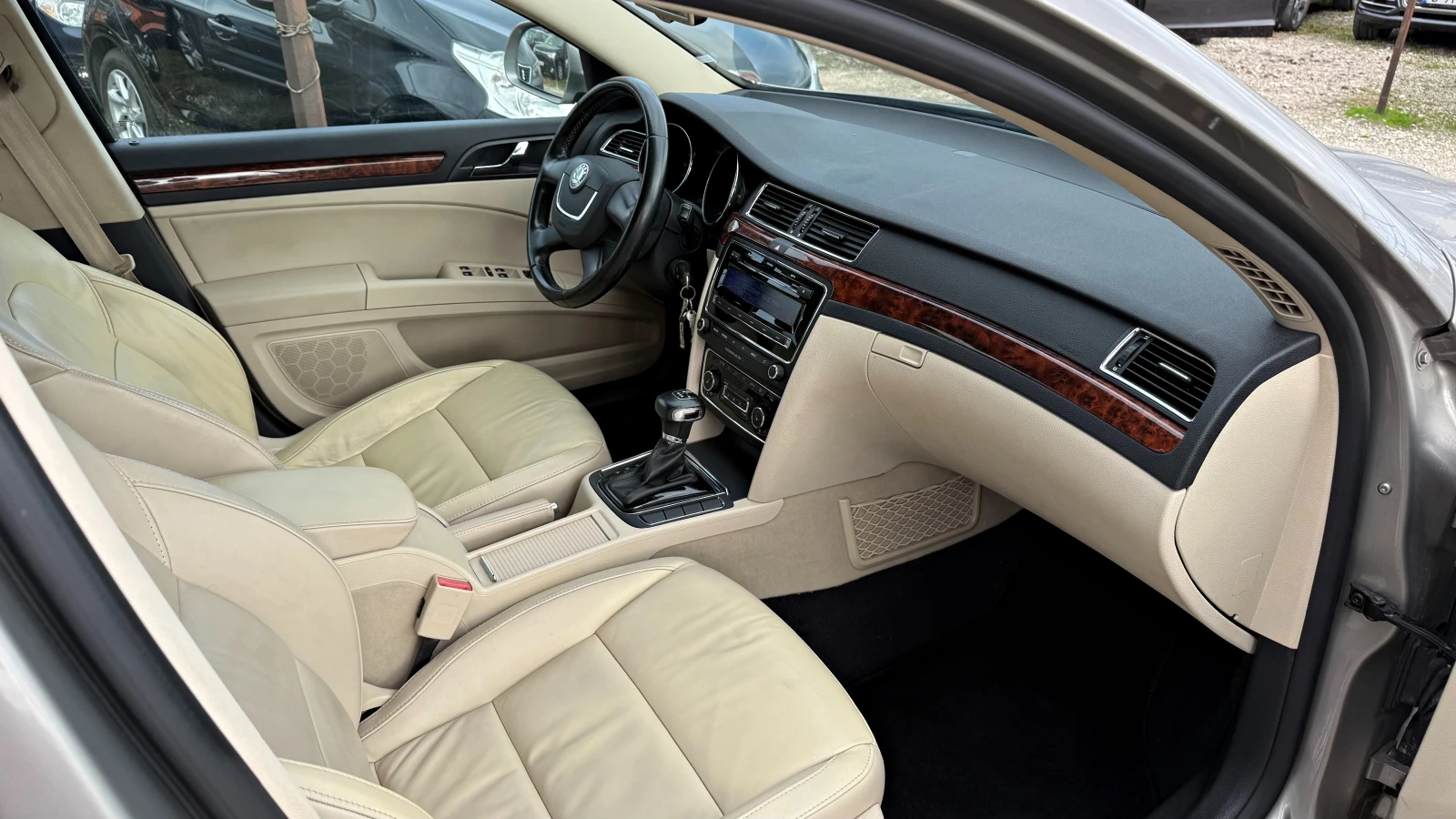 Skoda Superb 2.0TDI DSG , снимка 8 - Автомобили и джипове - 56749882