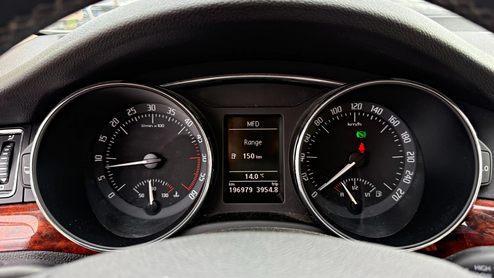Skoda Superb 2.0TDI DSG , снимка 10 - Автомобили и джипове - 56749882