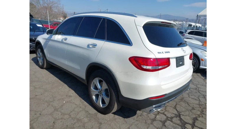 Mercedes-Benz GLC 300 AMG* PANO* BURMESTER* ОБДУХ* KEYGO, снимка 4 - Автомобили и джипове - 49480210