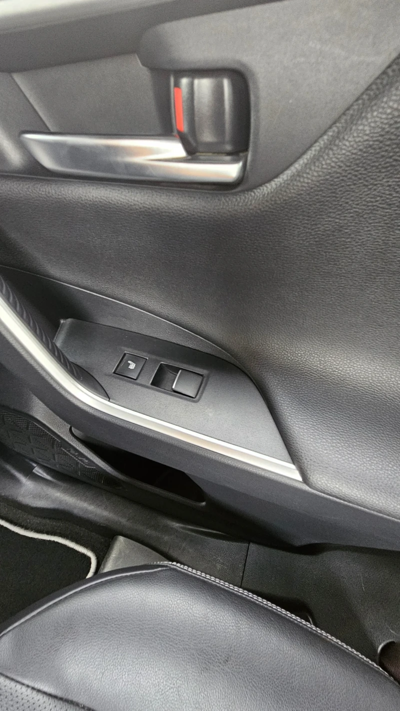 Toyota Rav4 Гаранционна 4х4, снимка 12 - Автомобили и джипове - 52526036