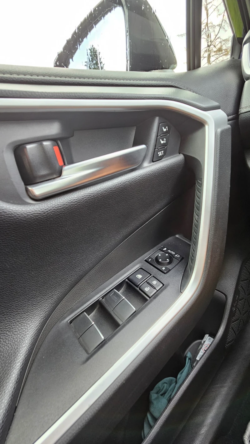 Toyota Rav4 Гаранционна 4х4, снимка 13 - Автомобили и джипове - 52526036
