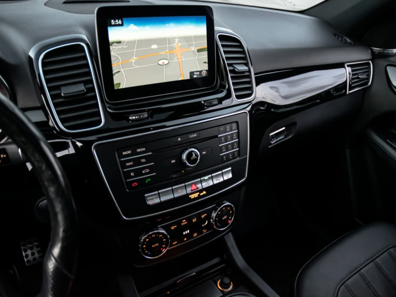 Mercedes-Benz GLE 400 4Matic / AMG PKG / PANO / Harman-Kardon, снимка 12 - Автомобили и джипове - 52749526