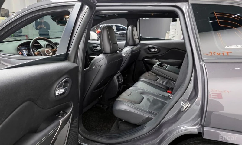 Jeep Cherokee, снимка 11 - Автомобили и джипове - 53327170