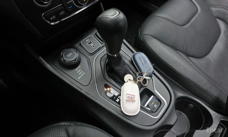 Jeep Cherokee, снимка 9 - Автомобили и джипове - 53327170