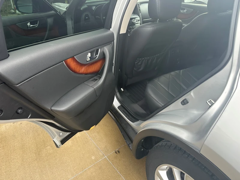 Infiniti QX70, снимка 8 - Автомобили и джипове - 53497029