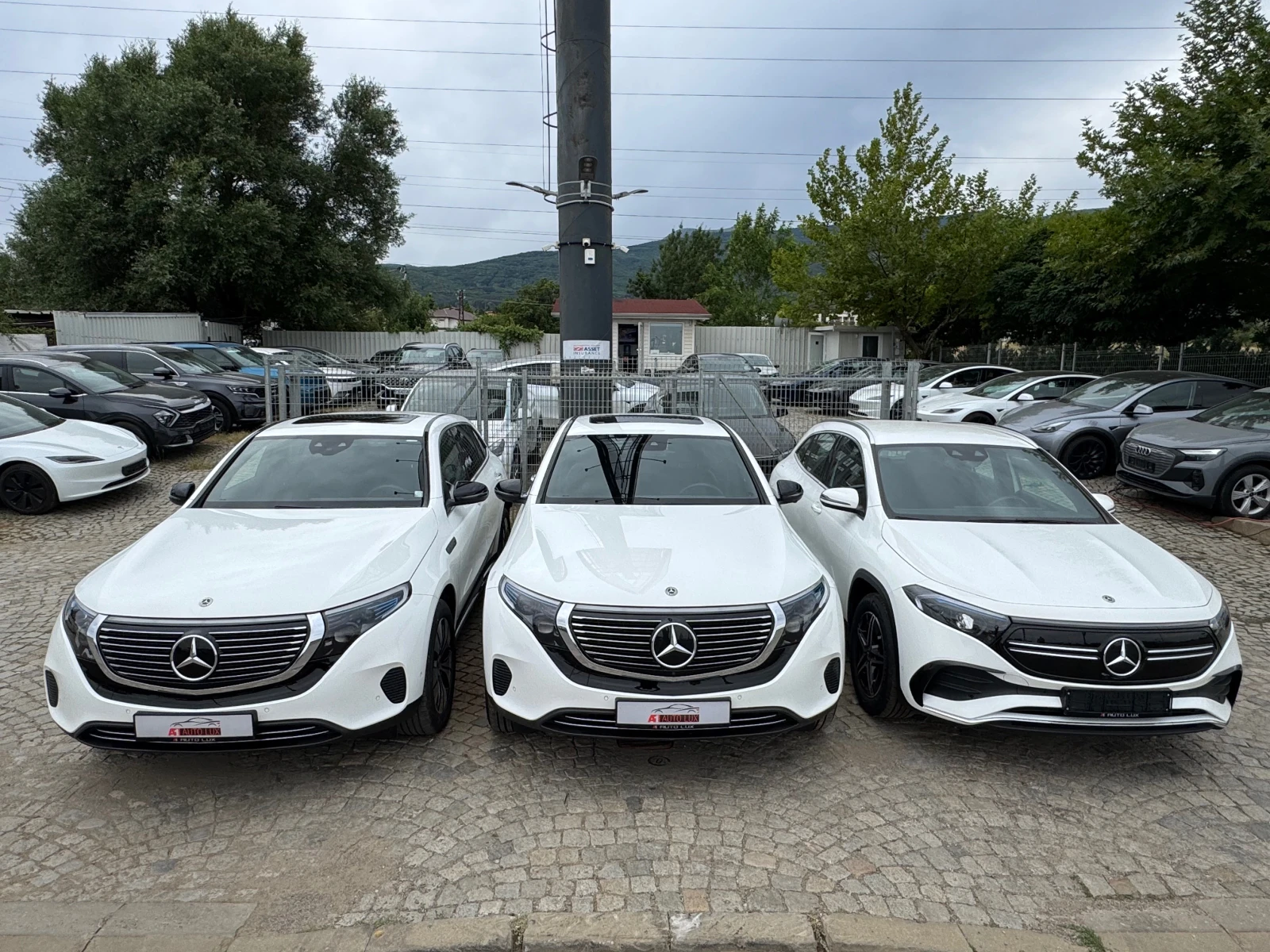 Mercedes-Benz EQC 400/AMG styling/4MATIC/HeadUP/NAVI/PANO/Full !!!, снимка 1