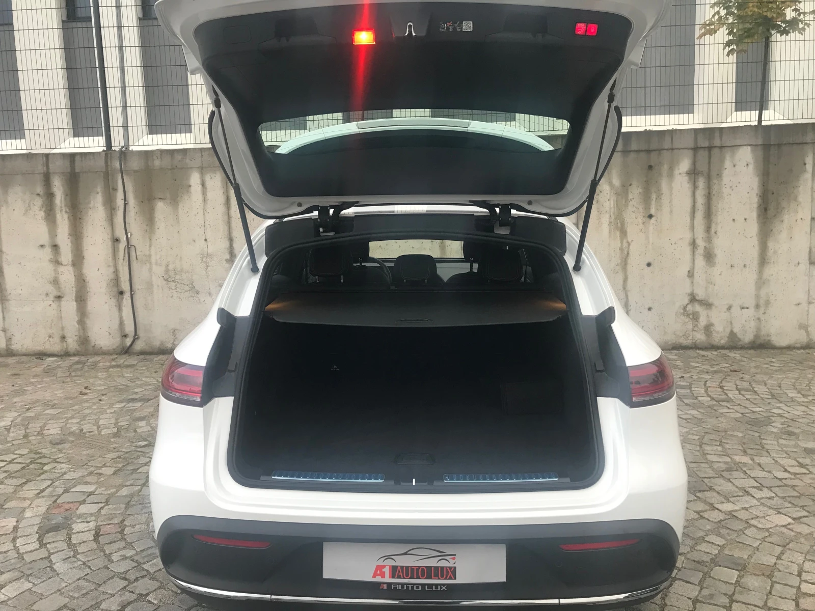 Mercedes-Benz EQC 400/AMG styling/4MATIC/HeadUP/NAVI/PANO/Full !!! | Mobile.bg   16