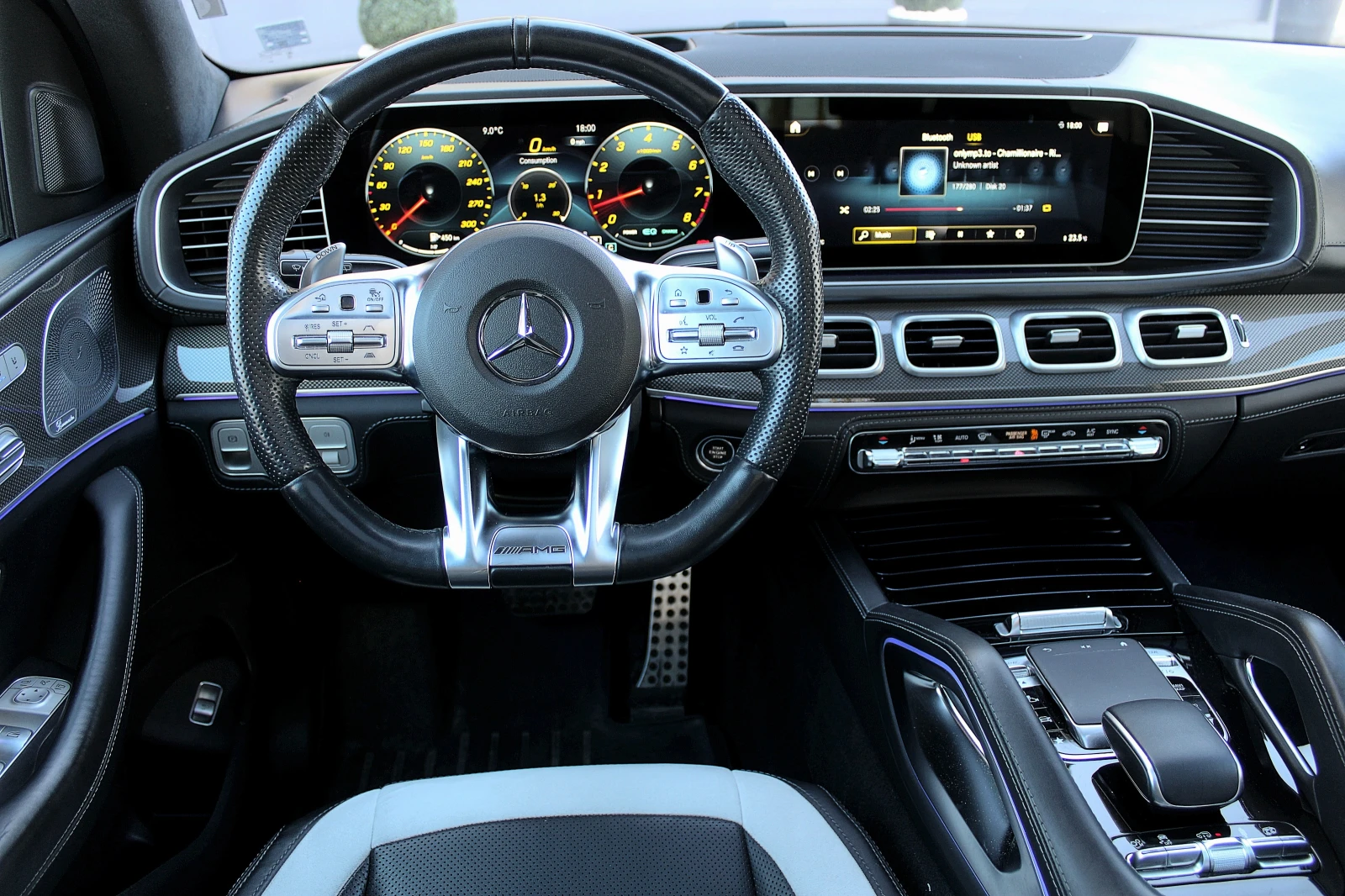 Mercedes-Benz GLE 63 S AMG 4-MATIC/DISTRONIC/MULTIBEAM/KAMERA360/PANO/KEY-GO, снимка 11 - Автомобили и джипове - 54144490