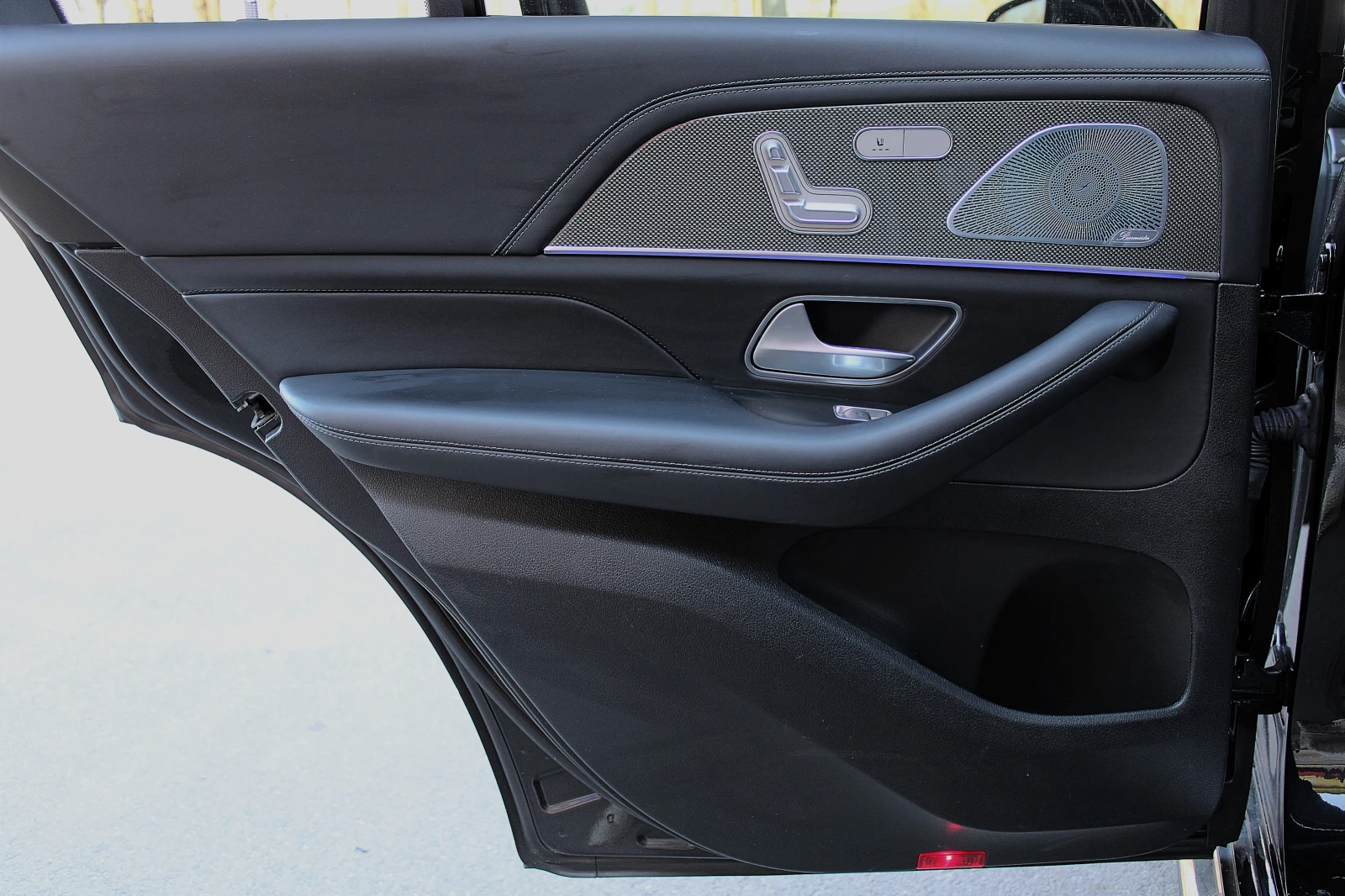 Mercedes-Benz GLE 63 S AMG 4-MATIC/DISTRONIC/MULTIBEAM/KAMERA360/PANO/KEY-GO, снимка 17 - Автомобили и джипове - 54144490