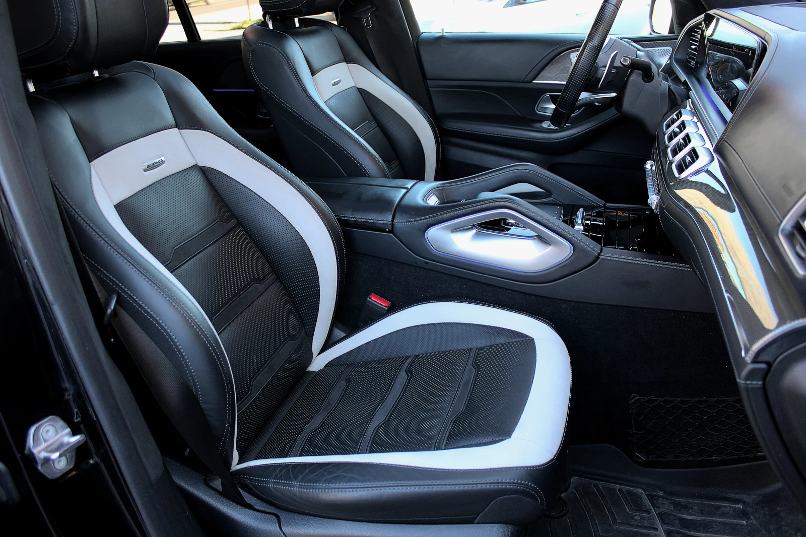 Mercedes-Benz GLE 63 S AMG 4-MATIC/DISTRONIC/MULTIBEAM/KAMERA360/PANO/KEY-GO, снимка 8 - Автомобили и джипове - 54144490