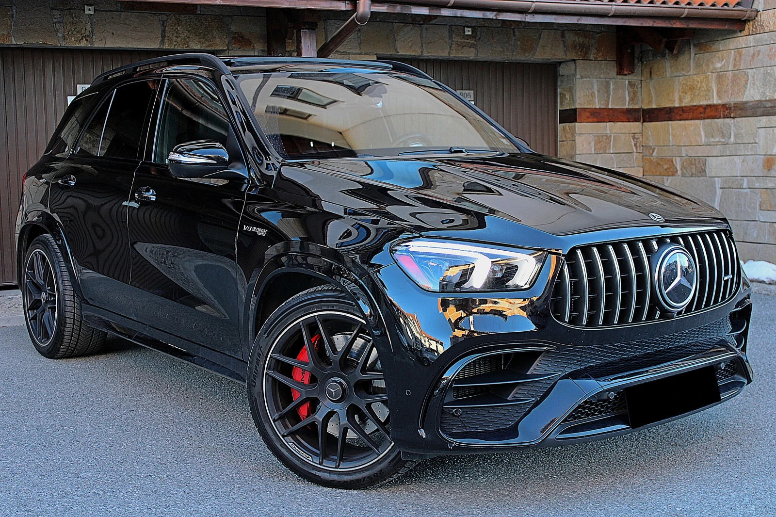 Mercedes-Benz GLE 63 S AMG 4-MATIC/DISTRONIC/MULTIBEAM/KAMERA360/PANO/KEY-GO, снимка 3 - Автомобили и джипове - 54144490